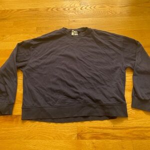 Very comfy long sleeve women’s crew neck.